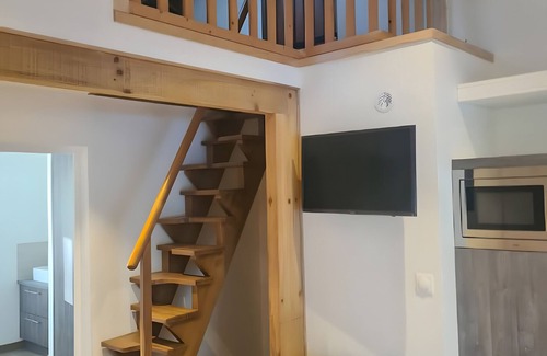 Monein Apartment | L'Azuré de Monein – Renovated Duplex with Breathtaking View, Private Pool, Garden, and Mezzanine