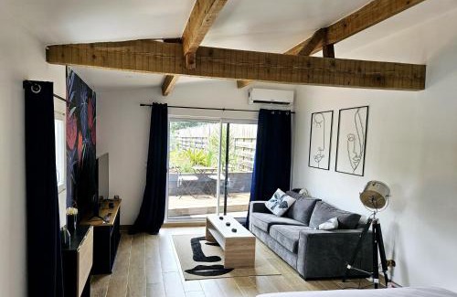 Saint-Jean-d'Illac Bed & Breakfast | L'Echappée