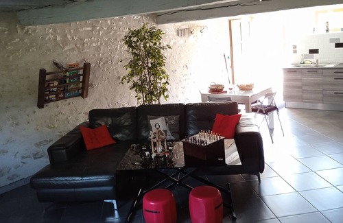 Azy House | L'Écurie de Lili is ideally located between Bourges and Sancerre, in a quiet country setting.