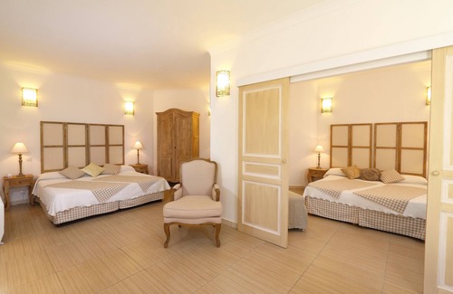 Cabrieres Hotel | L'Enclos des Lauriers Roses