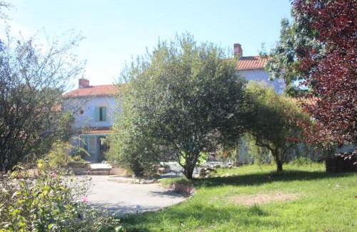 Saint Viaud Apartment | L EntreDeux
