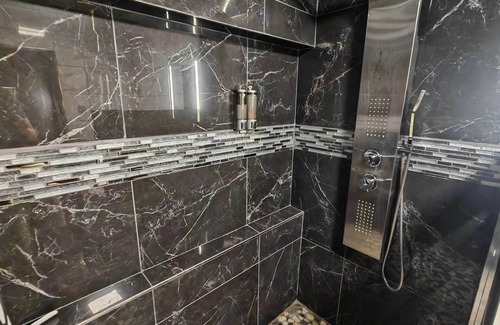 Grandfontaine Apartment | L'escale du Donon - Black apartment - Lovers' night with jacuzzi
