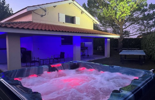 La Lande-de-Fronsac Cottage | L'Escale Girondine with its sauna, SPA and private pool.