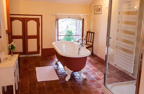 Accolay House | L'Escapade Place Voltaire