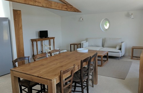 Saint-Colomb-de-Lauzun Villa | L'Estanguet, Charm and Pool, 6p in Périgord, 125m2