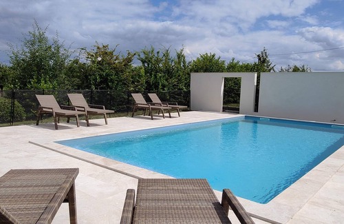 Saint-Colomb-de-Lauzun Villa | L'Estanguet, Charm and Pool, 6p in Périgord, 125m2