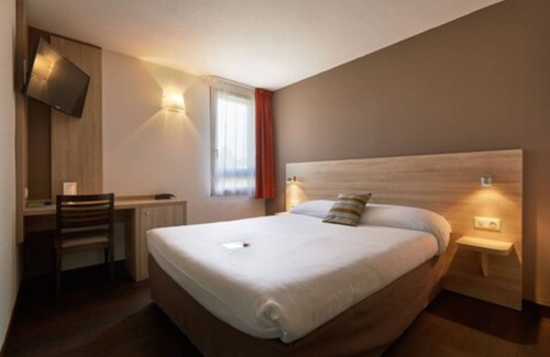 Claix Hotel | L'Hôtel des Trois Massifs