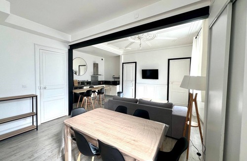 Les 3 Cites Apartment | L'Haussmaninen, appart en plein centre de Poitiers