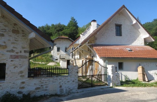 Yenne Apartment | L'Hermitage