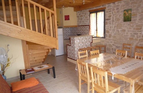 Saint-Privat-des-Vieux Cottage | L'Hirondelle -Grand Gîte Tout Confort for 2 to 12 people at Gîtes Trespeaux