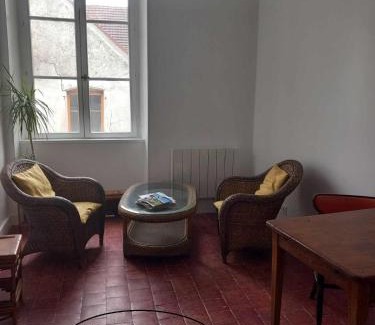 Noyers-sur-Serein Apartment | l'Hirondelle sur la Porte