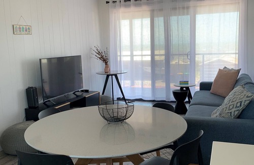 Moorowie House | L'il Southshore - 2 storey on Esplanade