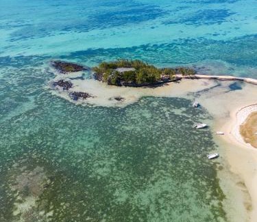 Roches Noires Villa | L'Ilot by muse villas