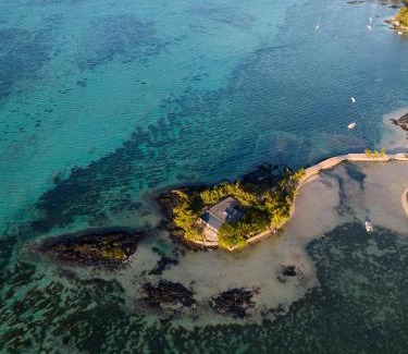 Roches Noires Villa | L'Ilot by muse villas