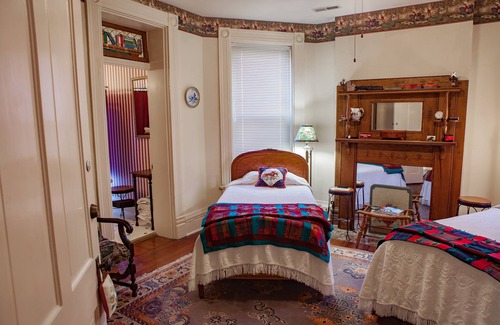Henderson Bed & Breakfast | L&N Bed and Breakfast