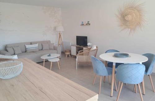 Saint-Palais-sur-Mer Apartment | L'Océanide, F2 plage du Bureau, vue mer latérale