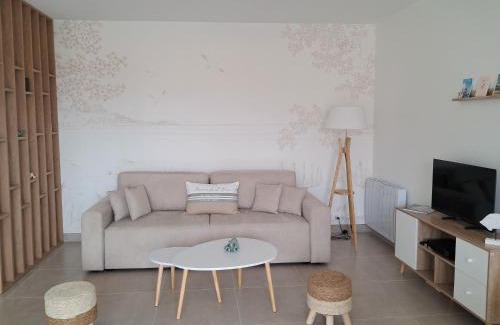 Saint-Palais-sur-Mer Apartment | L'Océanide, F2 plage du Bureau, vue mer latérale