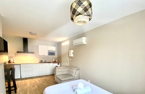 Arenes Romaines - Saint-Martin-du-Touch Apartment | L'Occitan - Studio climatisé avec parking