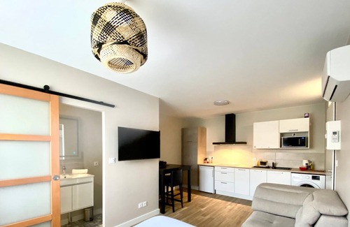 Arenes Romaines - Saint-Martin-du-Touch Apartment | L'Occitan - Studio climatisé avec parking