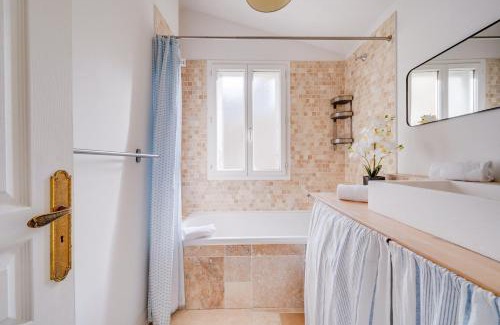 Saint-Michel Apartment | L'Odéia - Chamant appt en plein coeur de Bordeaux
