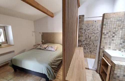 Boisset-et-Gaujac Bed & Breakfast | L'Olive, chambre agréable au Mas des Roses
