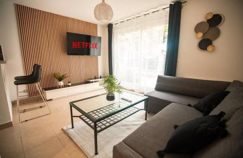 Decines-Charpieu Apartment | L'onde Douce - T2 Cosy - Proximité tram T3 & T7