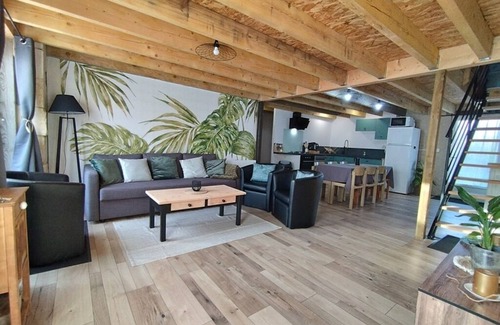 Celle-Levescault Cottage | L'Orée des Bois, 40 pers summer/28 pers winter 3 gites Swimming pool/Sauna/Jacuzzi