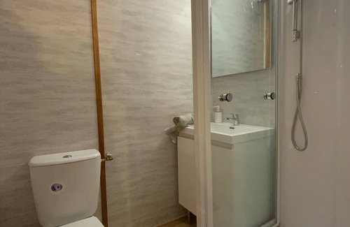 Saint-Georges-de-Levejac Bed & Breakfast | L'Oustaliere, DALIDA room, spa and sauna access