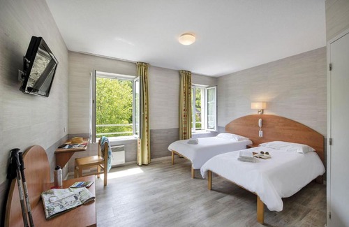 Salles-la-Source Hotel | L'OUSTAL Pont-les-Bains