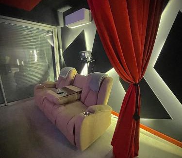 Quartier des Eaux-Claires Apartment | L unique Cinéma Room