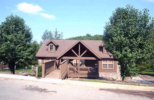 Reeds Spring Cabin | L076, 2Br, 2ba Fox Hollow Cabin