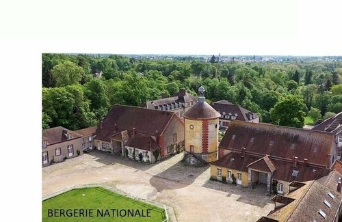 Trappes Apartment | L1 St-Quentin-en-Yvelines : Apartment with parking space