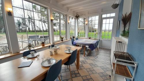 Villers-les-Ormes House | L3 Chambre double au Domaine de Treuillaud avec piscine