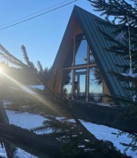 Marisel Ski Chalet | La Știubei Cabin