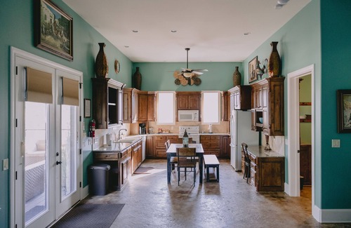 Dripping Springs House | La Aldea House - Asante Lodging and Events