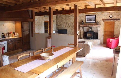Melleran House | La Ballerie farmhouse & gîte. Heated pool and games barn in walled garden.
