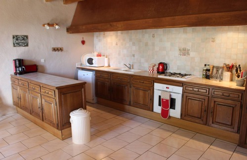 Melleran House | La Ballerie farmhouse & gîte. Heated pool and games barn in walled garden.