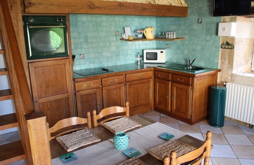 Melleran House | La Ballerie farmhouse & gîte. Heated pool and games barn in walled garden.