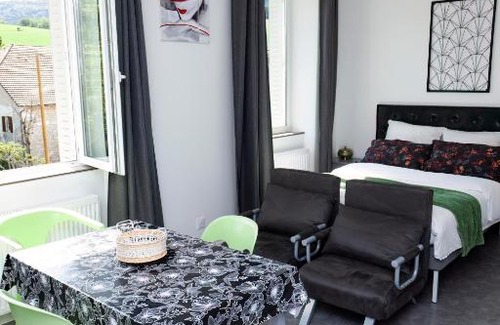 Le Petit-Abergement Apartment | LA BATISSE l'arbre gris