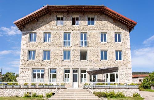Le Petit-Abergement Apartment | LA BATISSE l'arbre gris