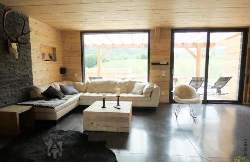 Besse-et-Saint-Anastaise Apartment | La Belle Etoile