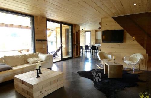 Besse-et-Saint-Anastaise Apartment | La Belle Etoile