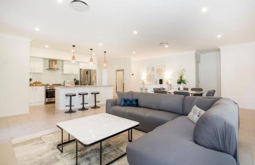 Sanctuary Point House | La Belle Vie 1 Min Walk to Basin Walking Track