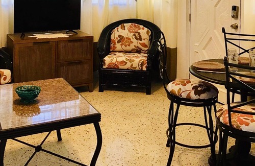 Guzman Abajo Apartment | La Bohemia Apartment at Casa Las Palmas