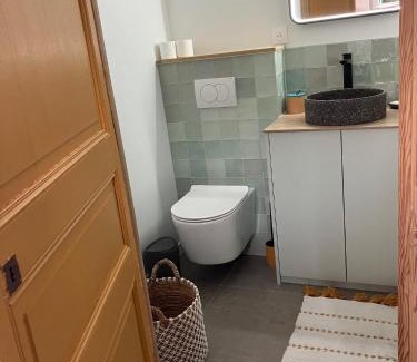 Saint-Sebastien-sur-Loire House | La Bonbonnière en bois, Maison passive, Draps inclus, Parking sur rue facile & gratuit