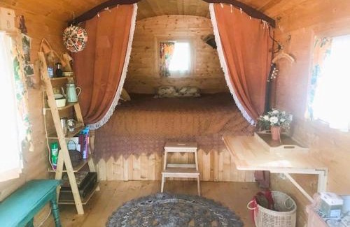 Saint-Paul-en-Foret House | "la brindille" Roulotte Tzigane de charme Hébergement Insolite