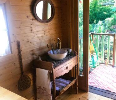 Saint-Paul-en-Foret House | "la brindille" Roulotte Tzigane de charme Hébergement Insolite