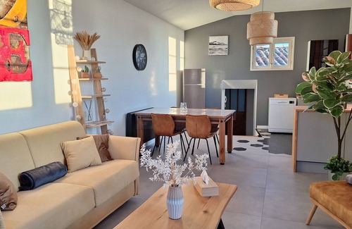 Oingt Apartment | LA BULLE DORÉE comfortable apartment & spa Oingt