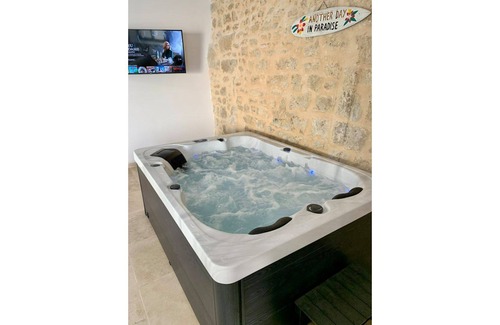 Baslieux-les-Fismes House | La Bulle, High Standing House