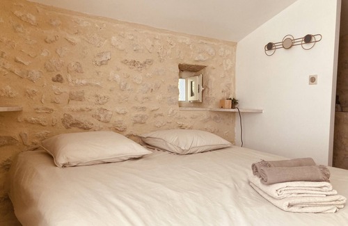 Belveze Bed & Breakfast | La Cabane, charming and unusual, swimming pool, for lovers of peace and nature